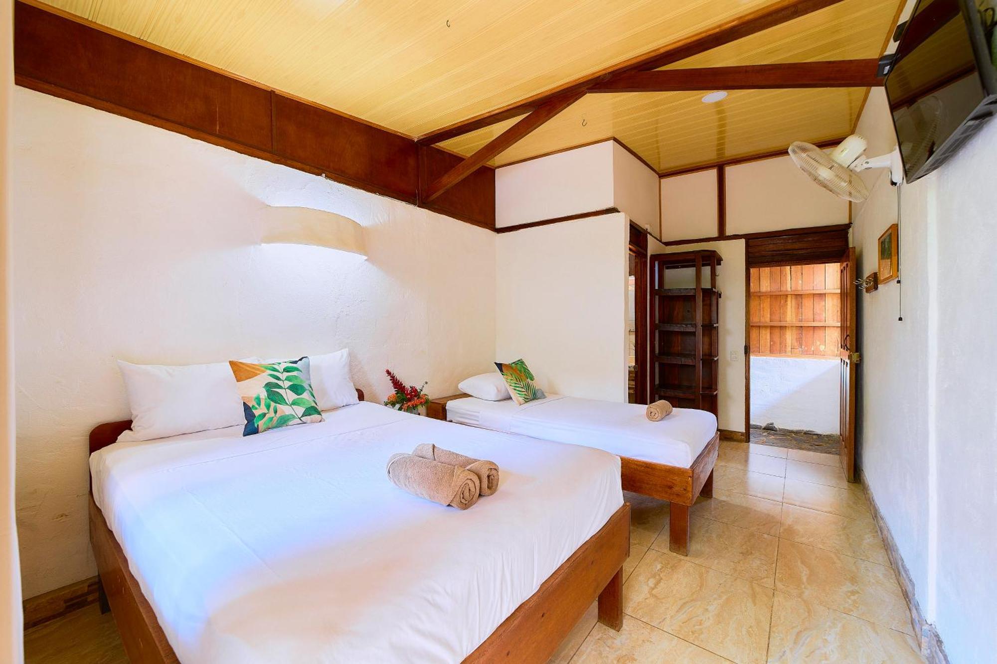 Cabinas Montesol Puerto Viejo de Talamanca Екстер'єр фото
