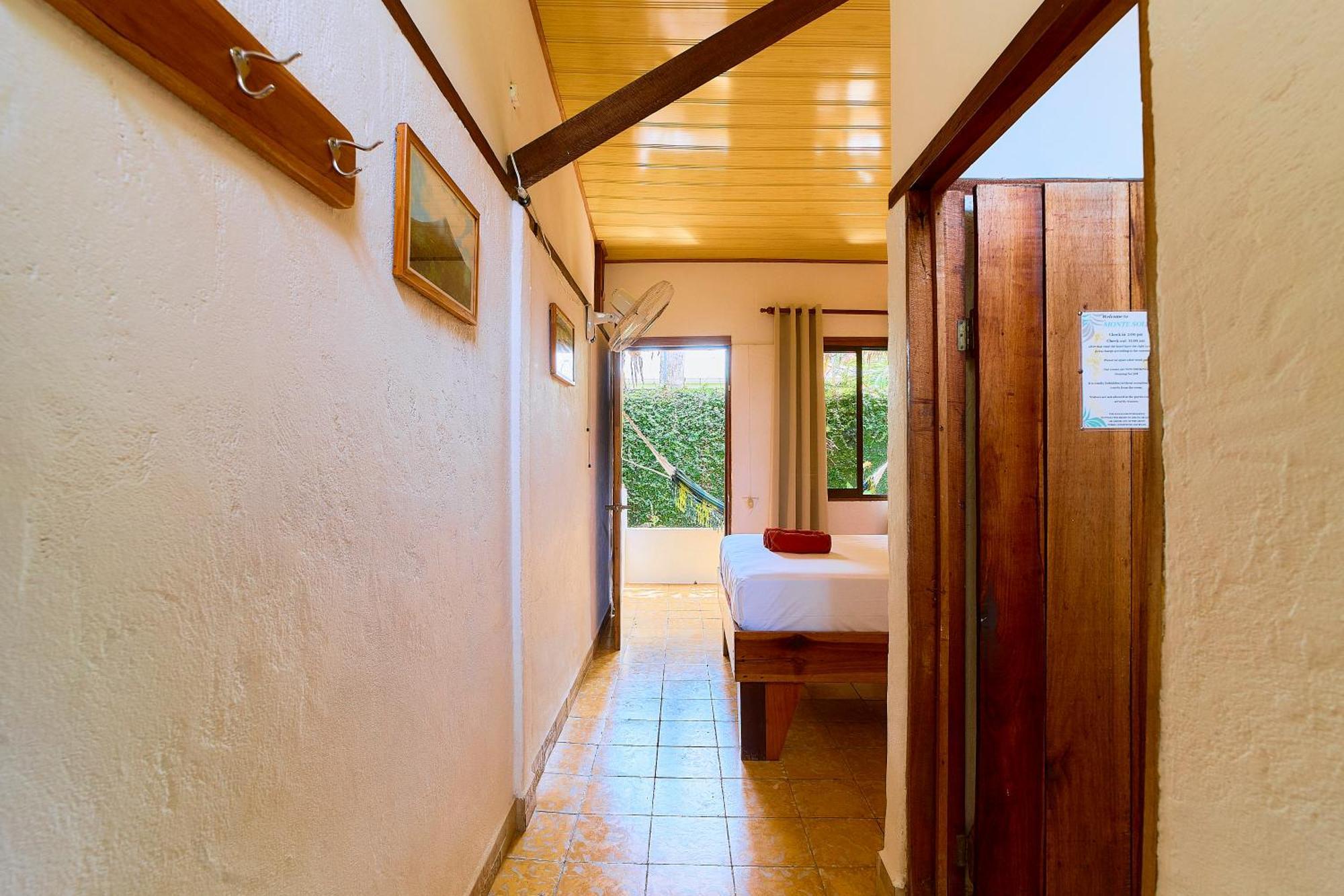 Cabinas Montesol Puerto Viejo de Talamanca Екстер'єр фото