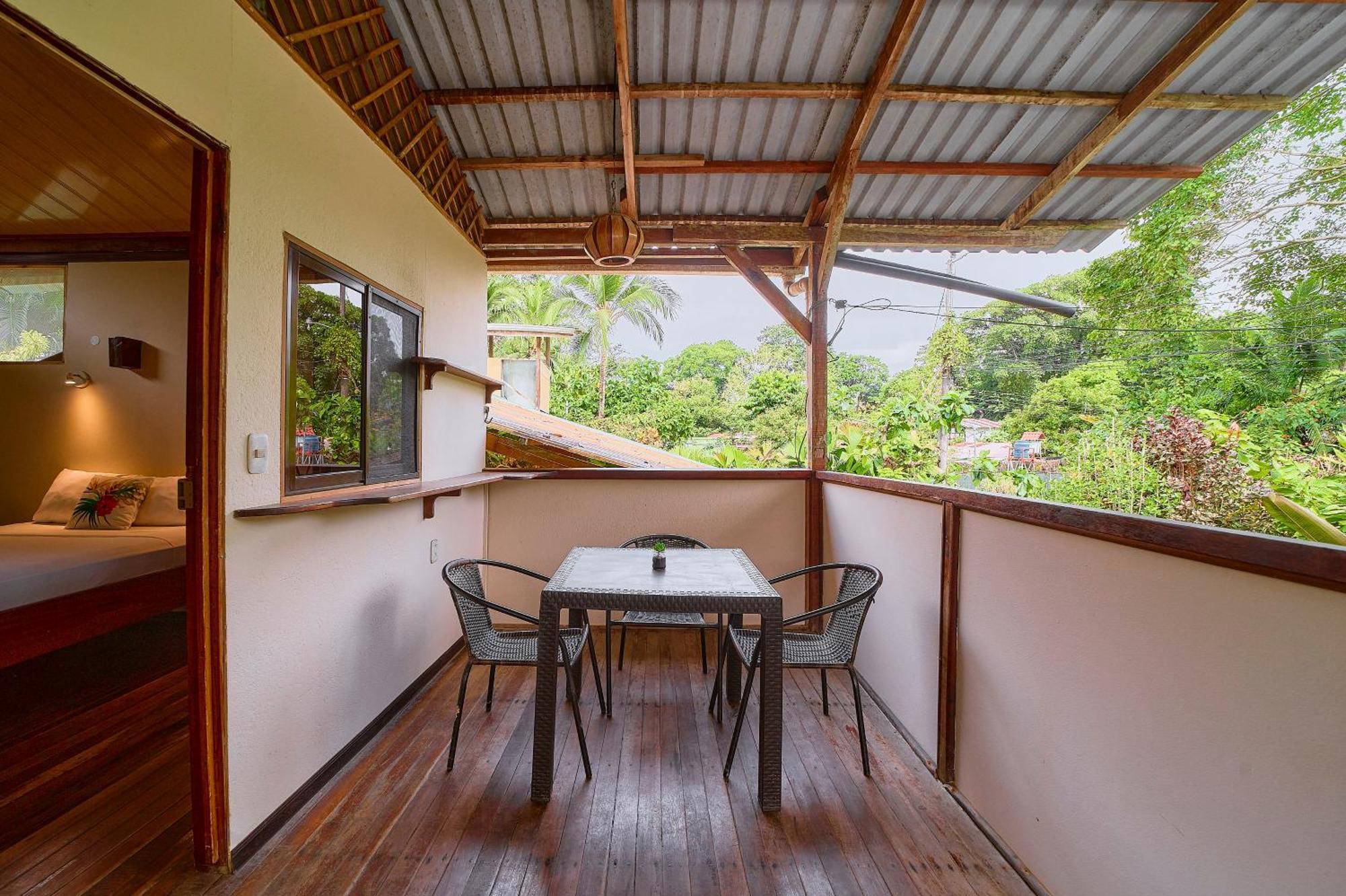 Cabinas Montesol Puerto Viejo de Talamanca Екстер'єр фото